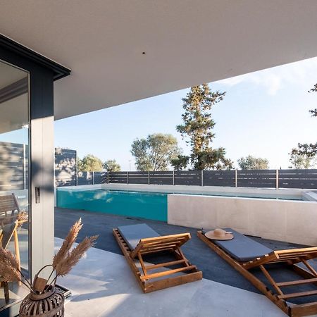 Serene Seafront Villas Неа-Ираклия Экстерьер фото