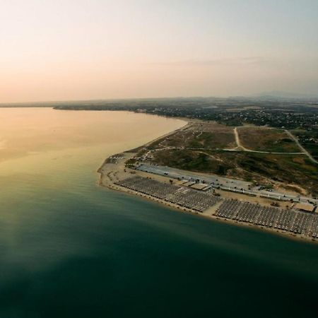 Serene Seafront Villas Неа-Ираклия Экстерьер фото