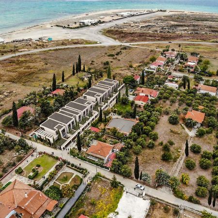 Serene Seafront Villas Неа-Ираклия Экстерьер фото