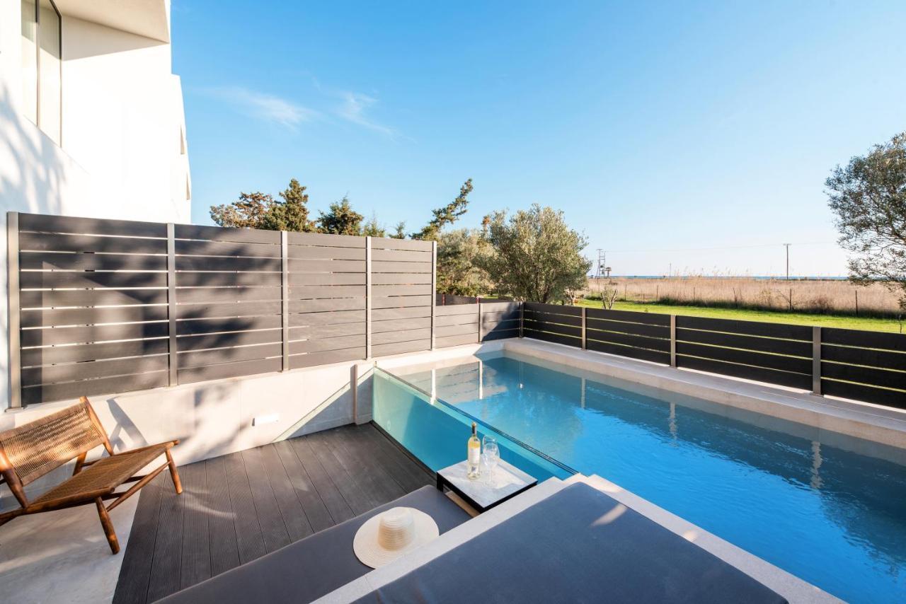 Serene Seafront Villas Неа-Ираклия Экстерьер фото
