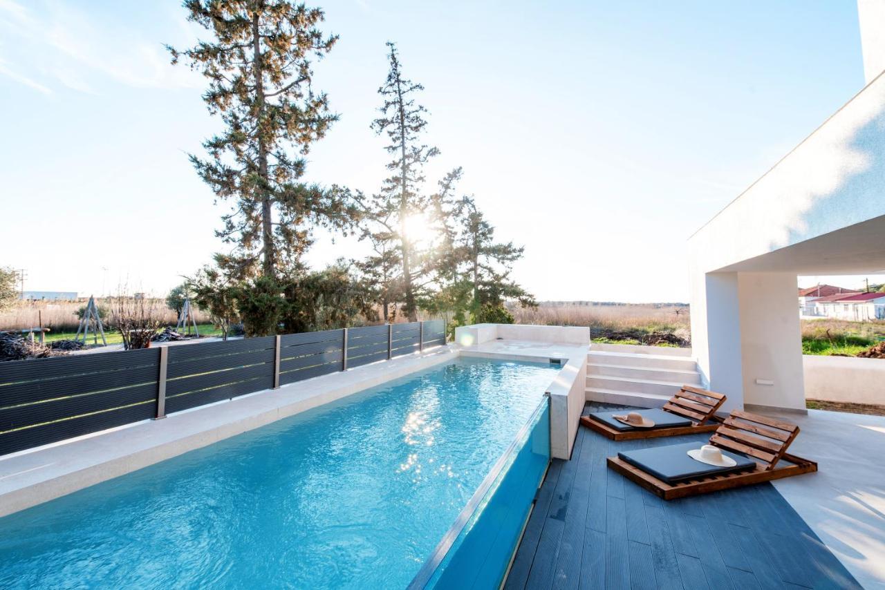 Serene Seafront Villas Неа-Ираклия Экстерьер фото