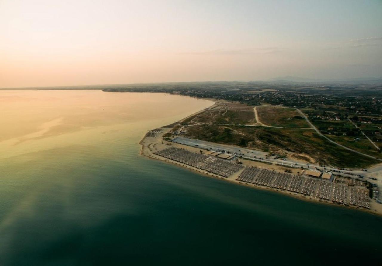 Serene Seafront Villas Неа-Ираклия Экстерьер фото